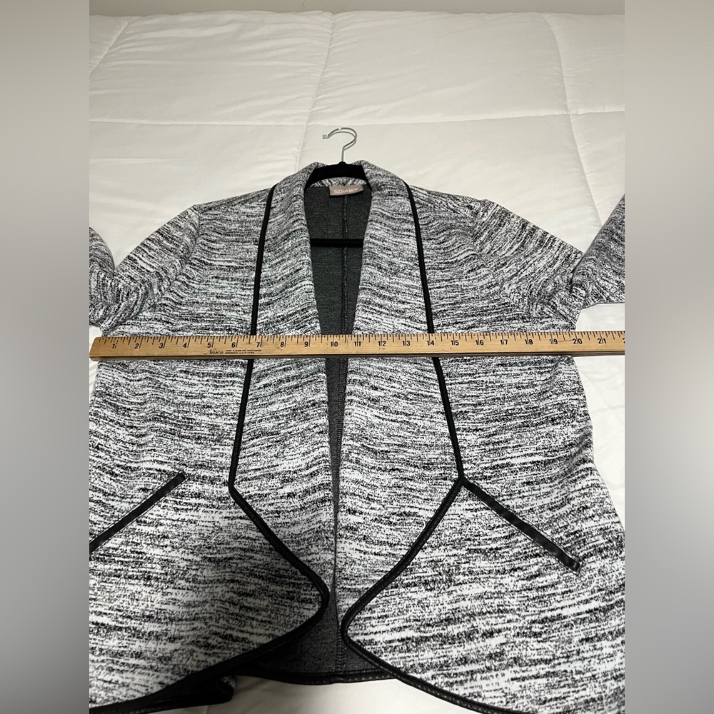 Chico's Open Front Jacket Black & White Print w/ Faux Leather Look Trim Size 1 - Picture 5 of 8